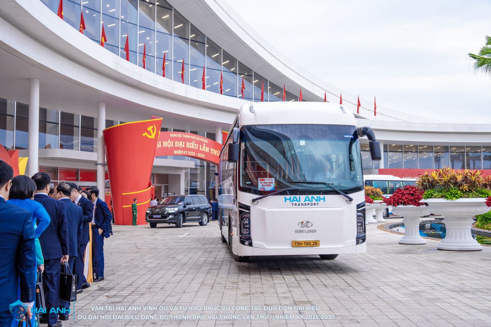 HAI ANH TRANSPORTATION IS HONORED AND PROUD TO SERVE THE DELEGATES ATTENDING THE FIRST CONGRESS OF THE HAI PHONG CITY PARTY COMMITTEE, TERM 2025-2030